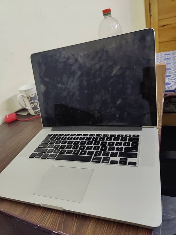 MacBook Pro 16 GB Ram 256 GB storage 3