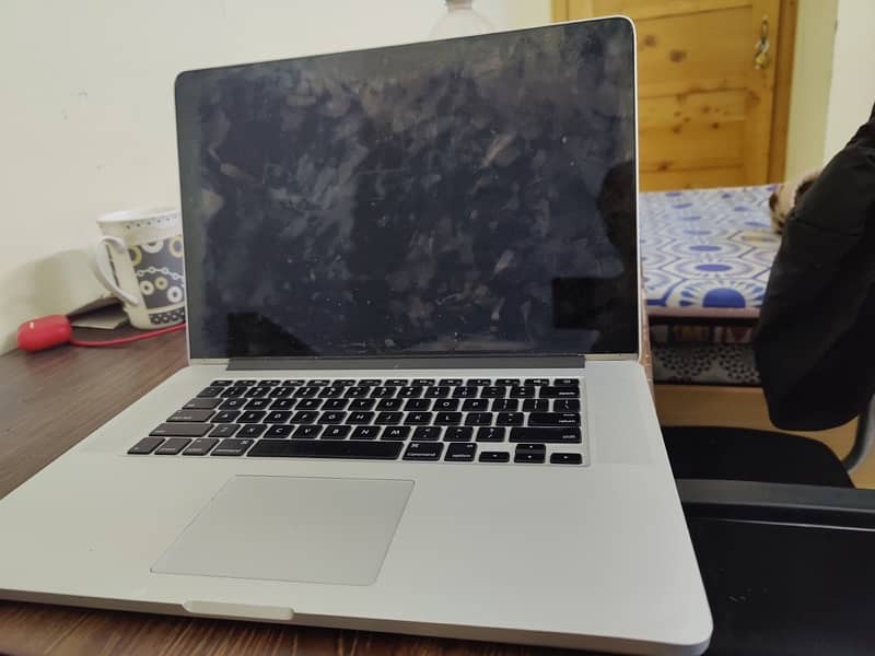 MacBook Pro 16 GB Ram 256 GB storage 4