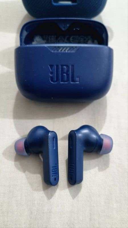 JBL Tune 230NC TWS True Wireless Noise Canceling Earbuds 3