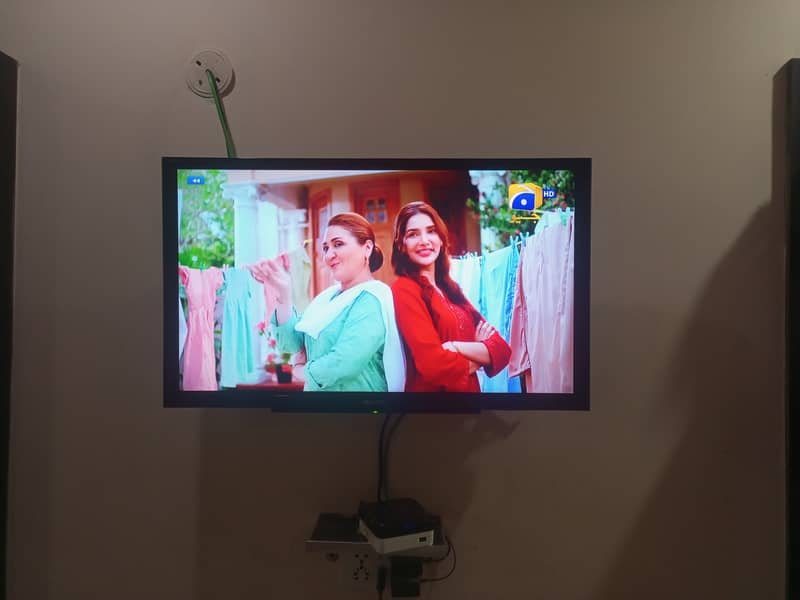 Sony BRAVIA 32-Inch LED TV: Stunning Picture Quality & Smart Features 0