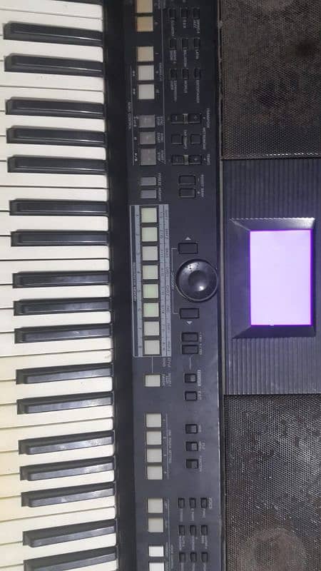 yamaha psr s650 piano all ok keyboard bas lcd wite hai 0