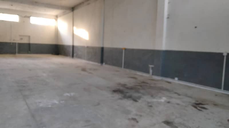 I-9 WAREHOUSE 2200 SQ FEET BEST FOR STORAGE REAL PICS ATTACHED REASONABLE RENT 7