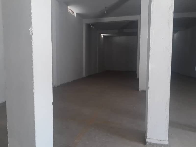 I-9 WAREHOUSE 2200 SQ FEET BEST FOR STORAGE REAL PICS ATTACHED REASONABLE RENT 12