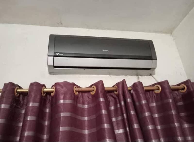 The Gree Inverter AC G10 Perfectly Working 2