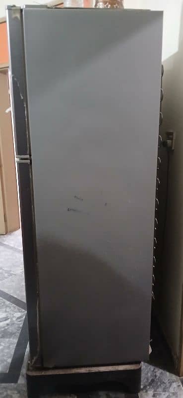 Haier Refrigerator Full Size model # HRF-380 1