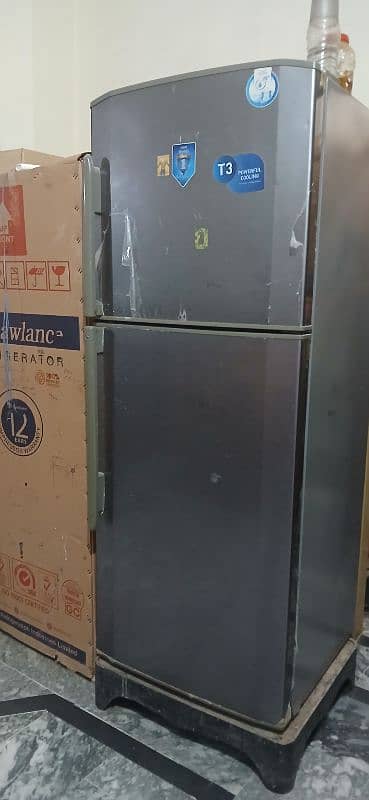 Haier Refrigerator Full Size model # HRF-380 3