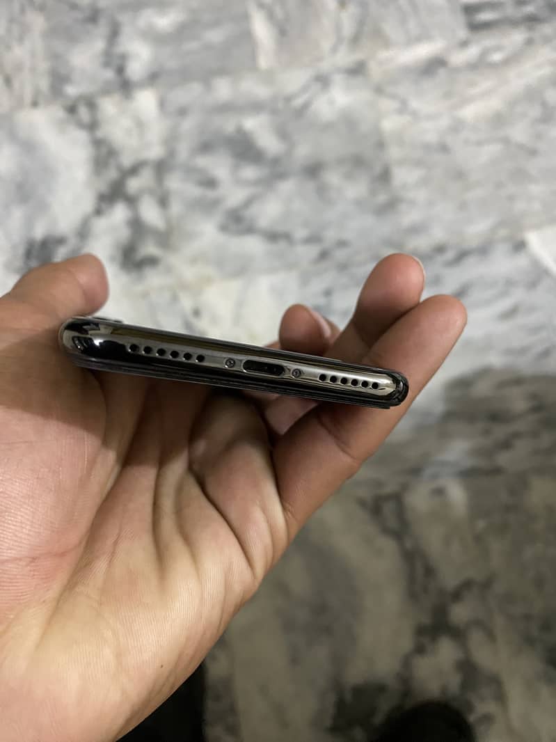 Apple iPhone X 3