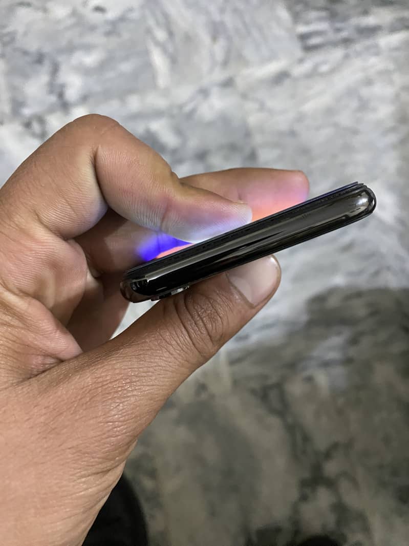 Apple iPhone X 5