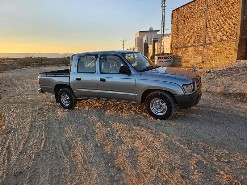 Toyota Hilux Double Cab 2002 model 2