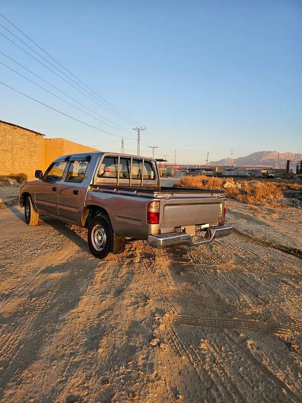 Toyota Hilux Double Cab 2002 model 6