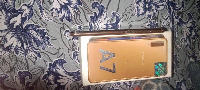 Samsung a7 2018 with box 4 128 dual sim all okay urgent sale read more 13