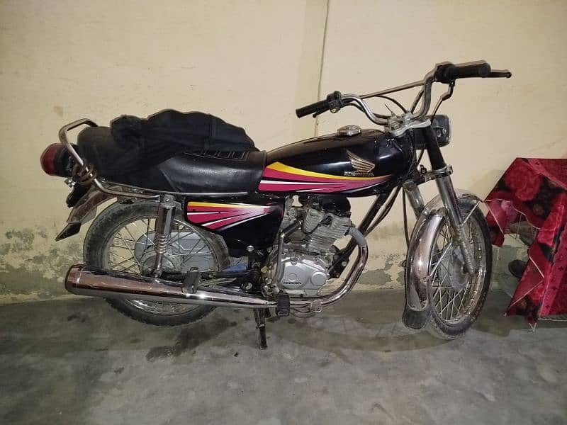 Honda 125 2012 ka model hai engine shield all documents clear hai 0