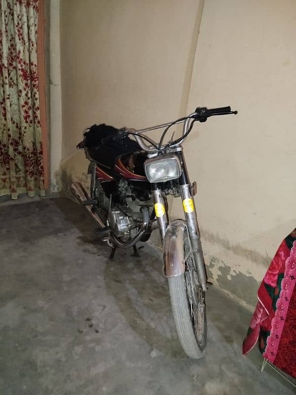 Honda 125 2012 ka model hai engine shield all documents clear hai 1