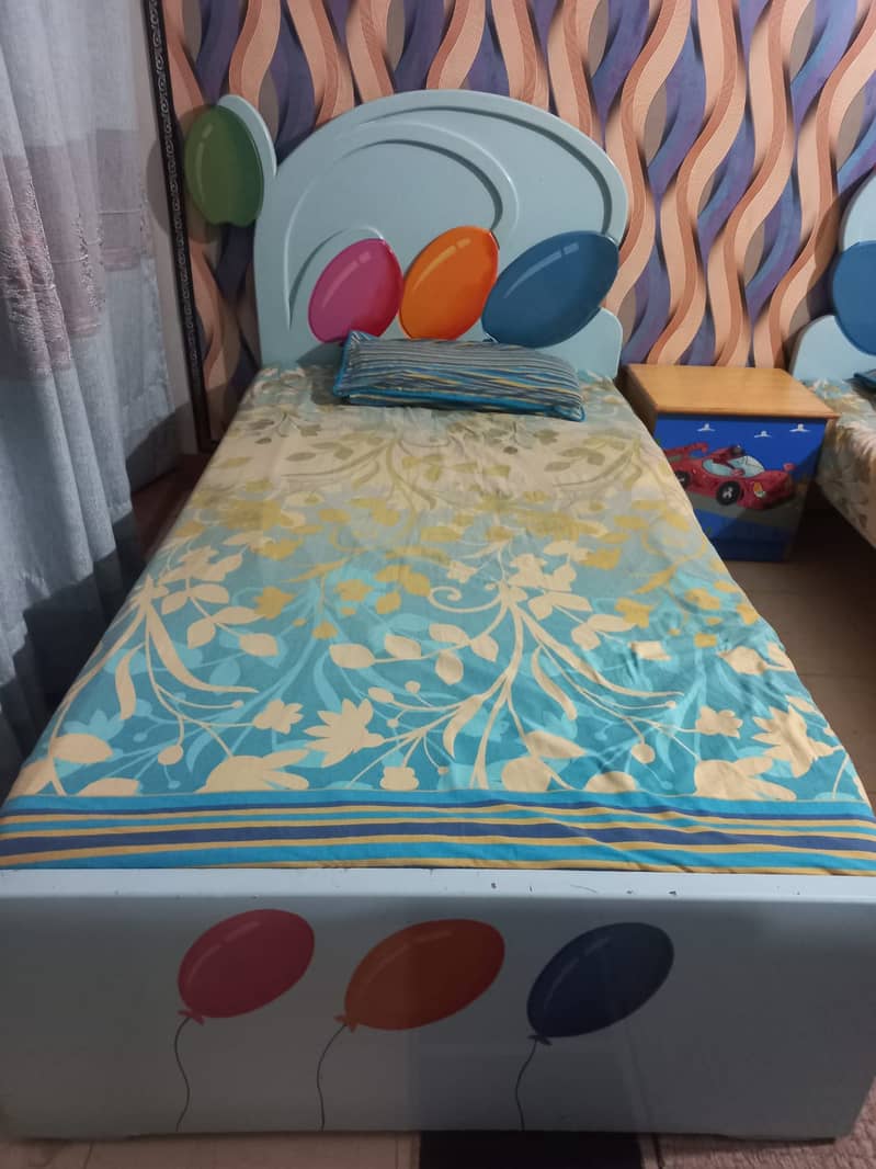 Single bed with mattress deco paint 0