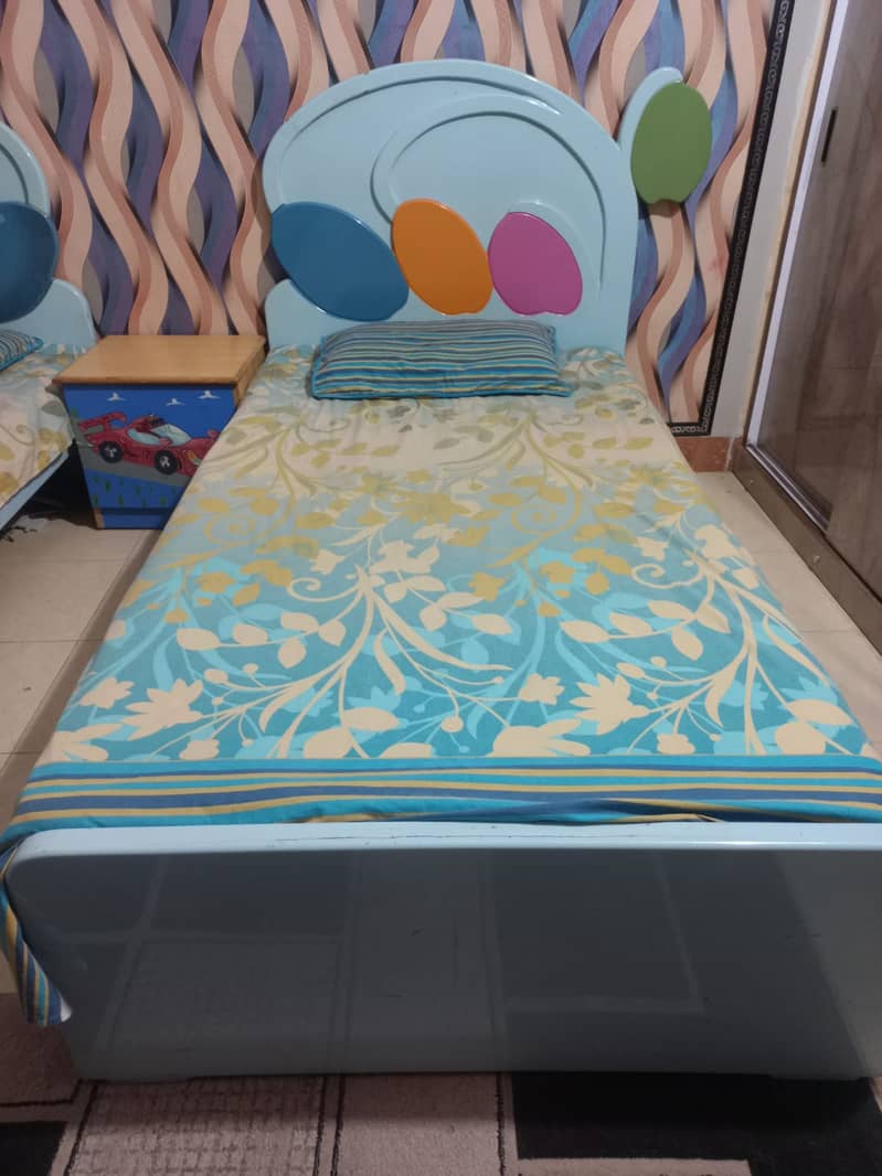 Single bed with mattress deco paint 1