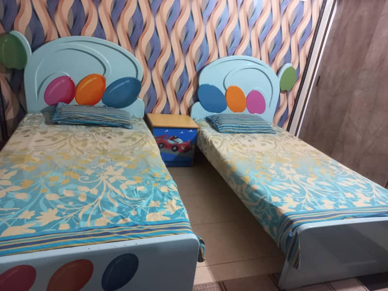 Single bed with mattress deco paint 2