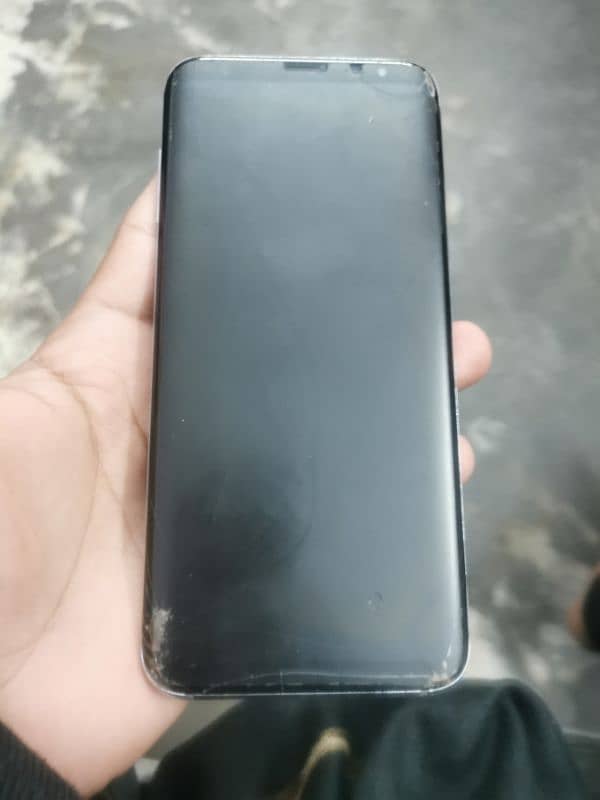 Samsung galaxy s8plus. . 4ram. . 64gb memory 1