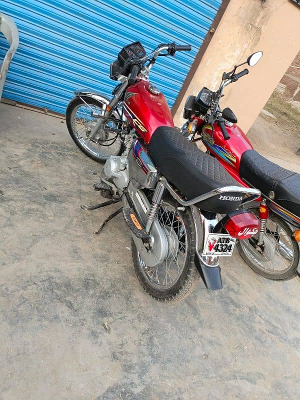 Honda cg 125 bike Self start urgent sale. need cash 0