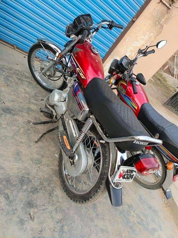 Honda cg 125 bike Self start urgent sale. need cash 5