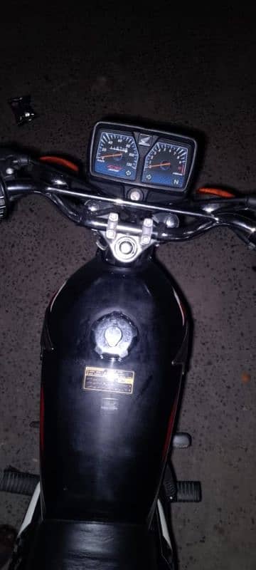 Honda 125  2024 model black color 4