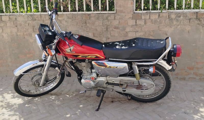 Honda 125 self start 21/22 model like new 3