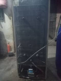 I am selling dawalance fridge