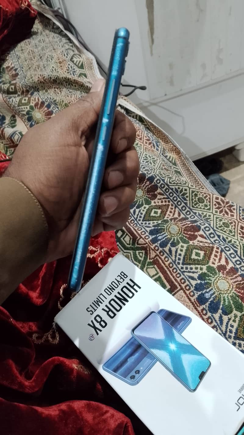 Honor 8X with box, single handed used 5