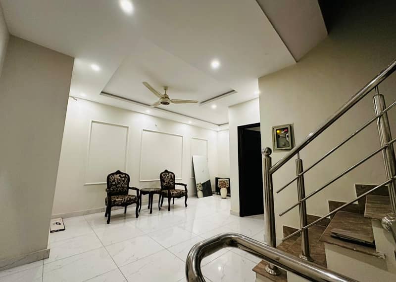 4.5 Marla luxury Modern House available For Sale In Paragon City Lahore 8