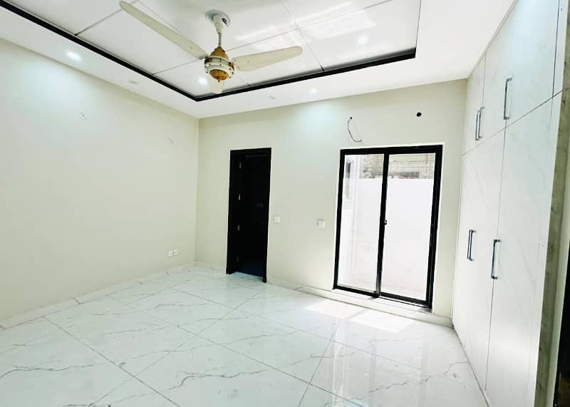 5 Marla luxury Modern House available For Sale In Paragon City Lahore 8