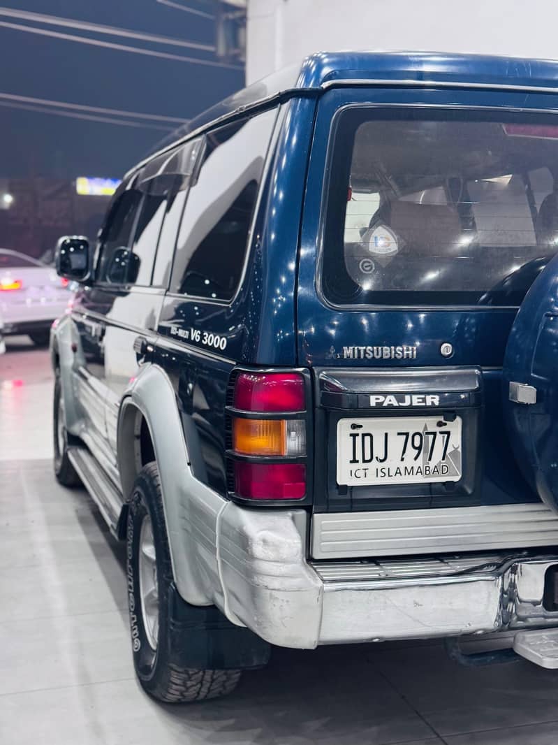 Mitsubishi Pajero 1993 5