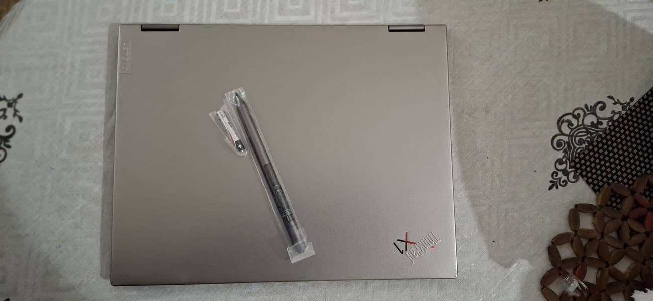 Lenovo ThinkPad X1 Titanium Yoga (13.5”, Intel) 2 in 1 Laptop 7