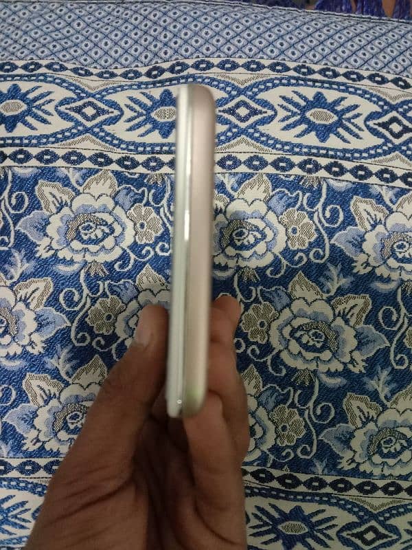 Vivo y67 for sale 10 by 9 condition 6GB 128GB with box no open 4