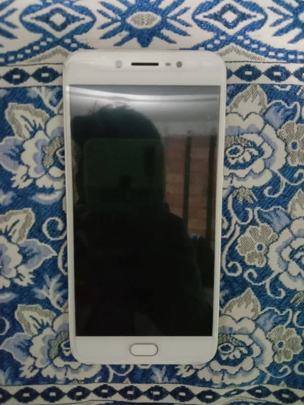 Vivo y67 for sale 10 by 9 condition 6GB 128GB with box no open 5