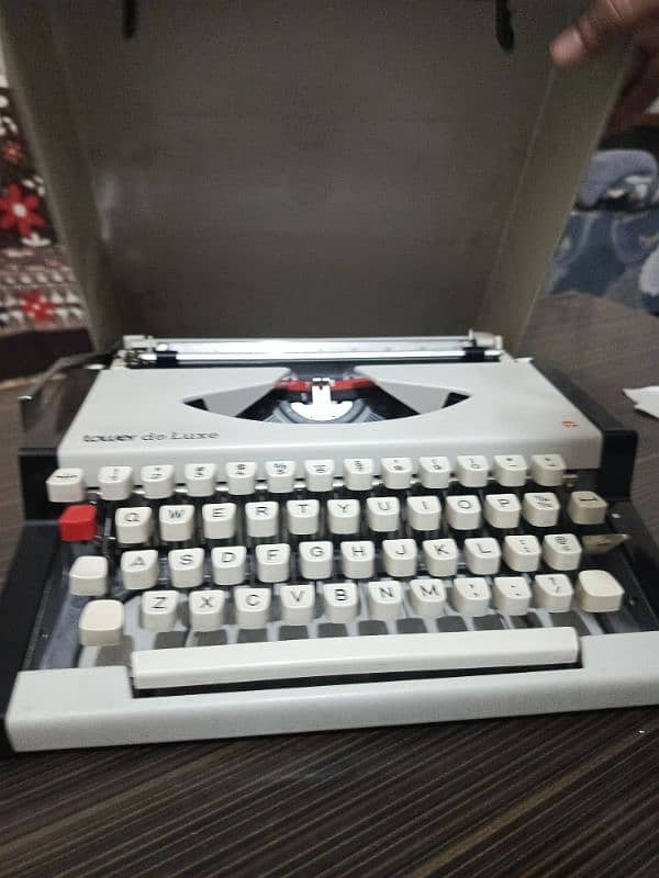 typewriter touwer de luxe 1