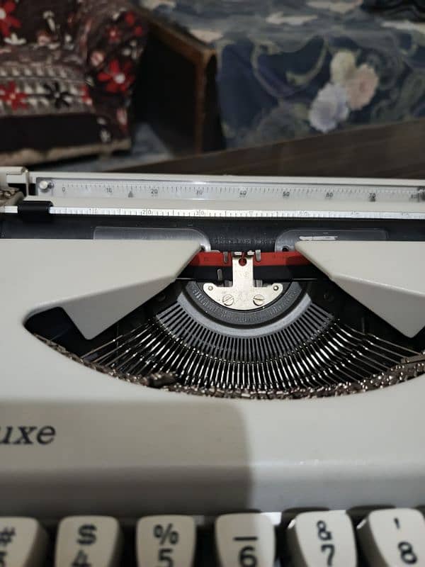 typewriter touwer de luxe 2