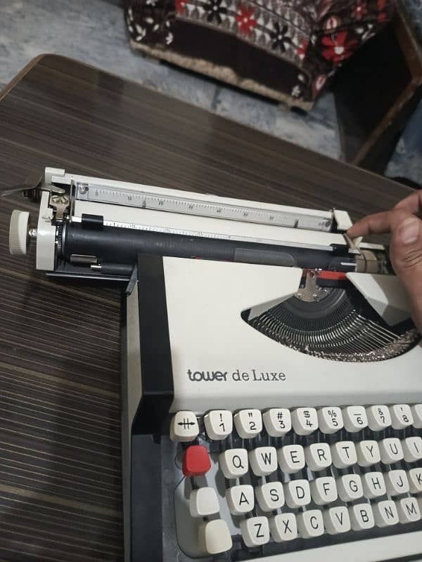 typewriter touwer de luxe 3