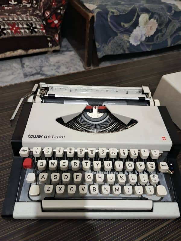 typewriter touwer de luxe 4