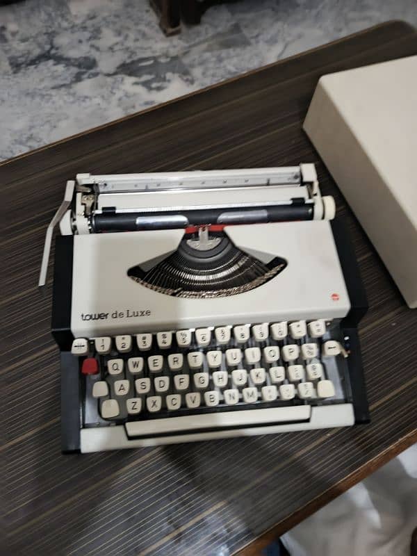 typewriter touwer de luxe 5