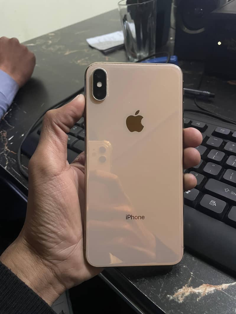 Apple iPhone XS Max 4