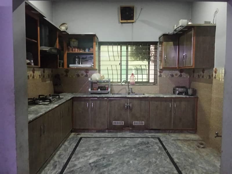 UPPER PORTION OF 10 MARLA LIKE A NEW CONDITION EXCELLENT GOOD HOUSE FOR RENT IN OVERSEAS A BLOCK BAHRIA TOWN LAHORE 3