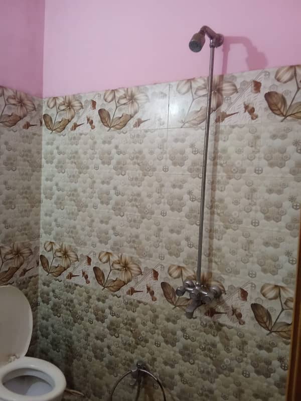 UPPER PORTION OF 10 MARLA LIKE A NEW CONDITION EXCELLENT GOOD HOUSE FOR RENT IN OVERSEAS A BLOCK BAHRIA TOWN LAHORE 14