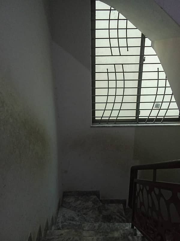 UPPER PORTION OF 10 MARLA LIKE A NEW CONDITION EXCELLENT GOOD HOUSE FOR RENT IN OVERSEAS A BLOCK BAHRIA TOWN LAHORE 18