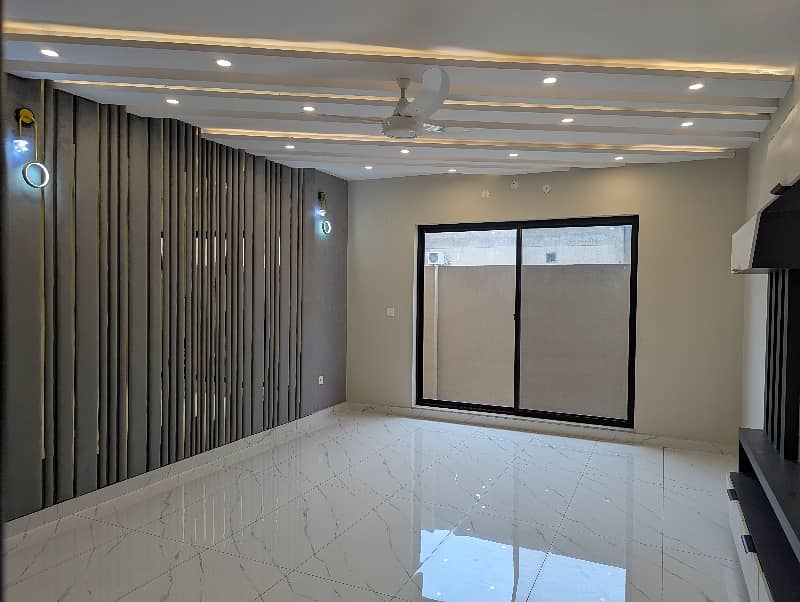 1 Kanal Double Storey Ultra Modern Style Luxury Stylish House Available For Sale In Valancia Town, Lahore By Fast Property Services Real Estate And Builders (21 Marla ) 37