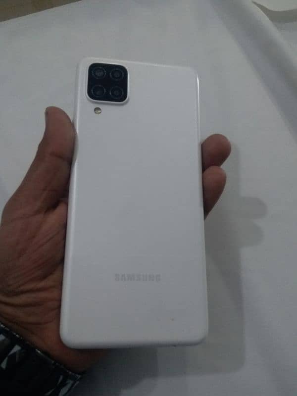 A12 samsunge available hai pta appeared hai 5