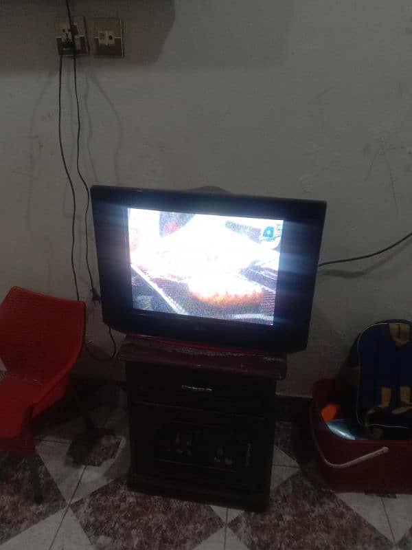 flat tv 21 inch good condion 1