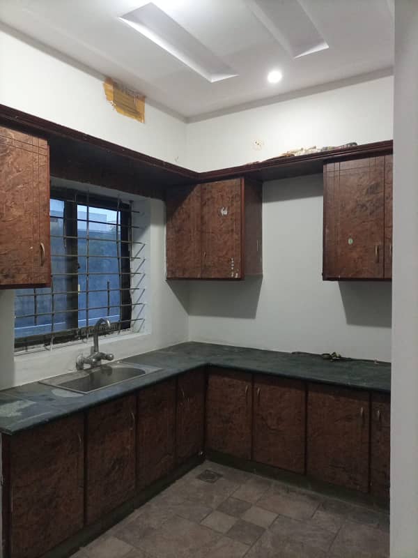 10 MARLA EXCELLENT CONDITION GOOD UPPER PORTION HOUSE FOR RENT IN BABAR BLOCK BAHRIA TOWN LAHORE 2