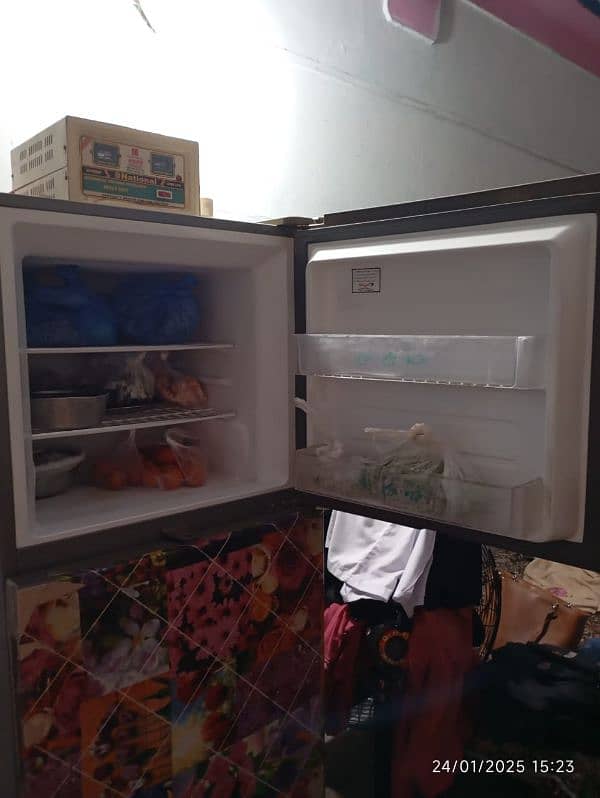 Full size Refrigerator in Mint Condition. Rs 80000 3