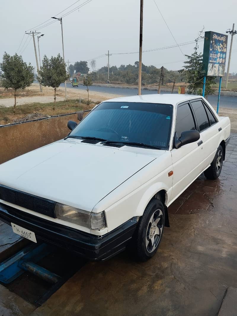 Nissan Sunny 1989 3