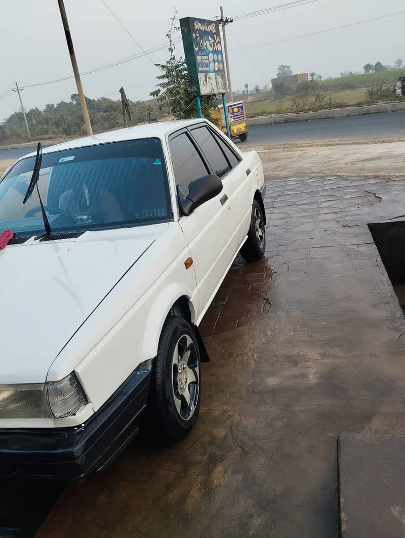 Nissan Sunny 1989 8