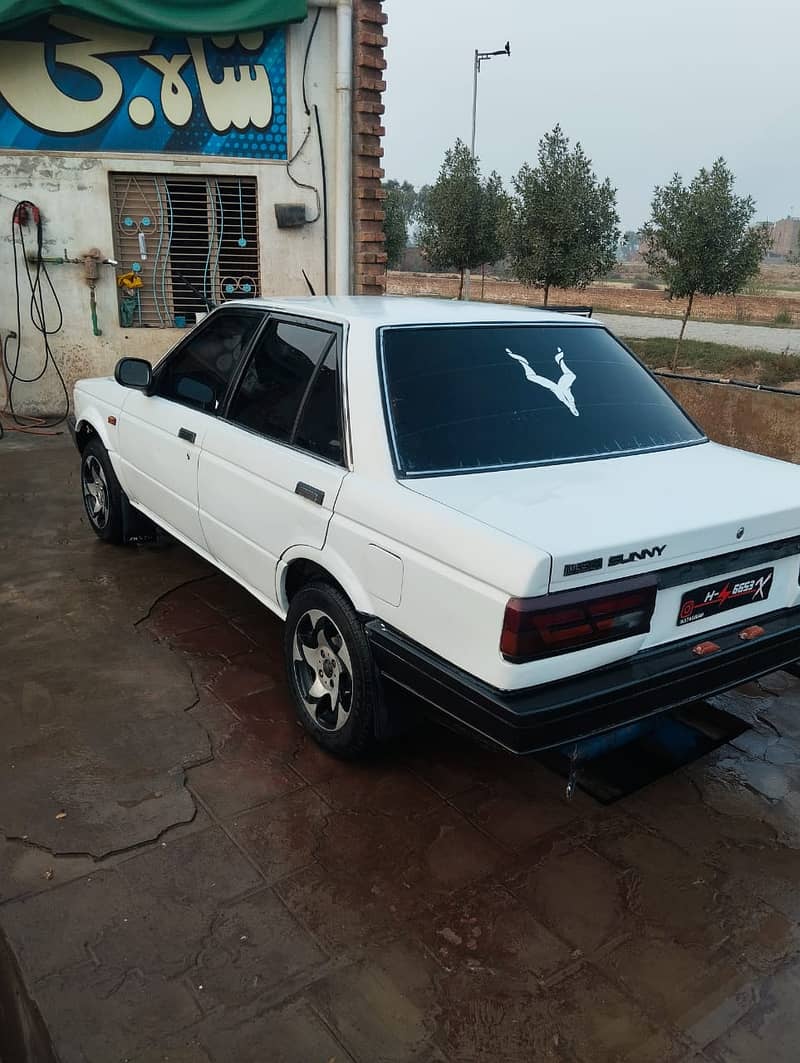 Nissan Sunny 1989 12